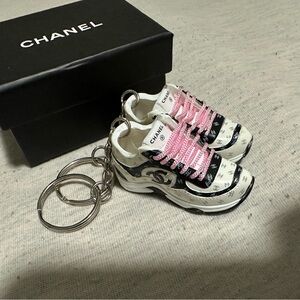 Mini 3D Fashion
Sneaker Keychains